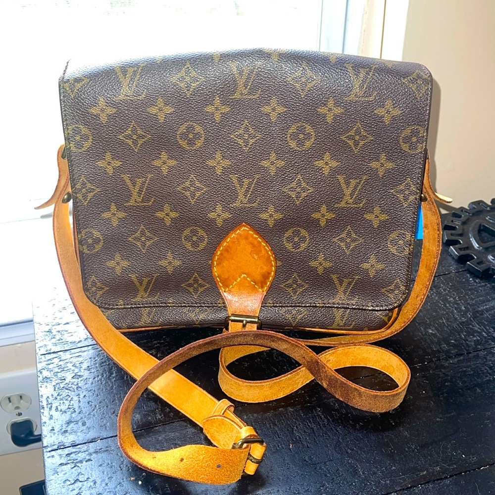 LOUIS VUITTON Cartouchiere crossbody 💕